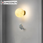 lampe murale astronaute moderne texture lune blanc doré décoration chambre enfant luminaire