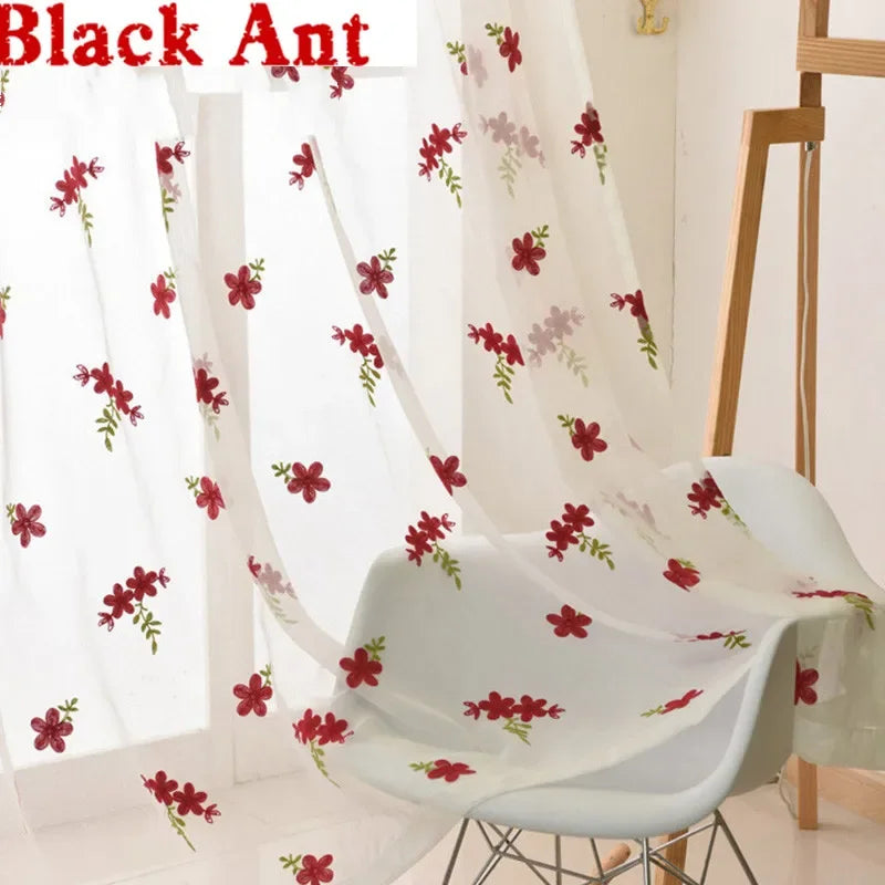 rideaux blancs rouges fleur brodés tulle transparents floral fenêtre chambrehôtelcafé