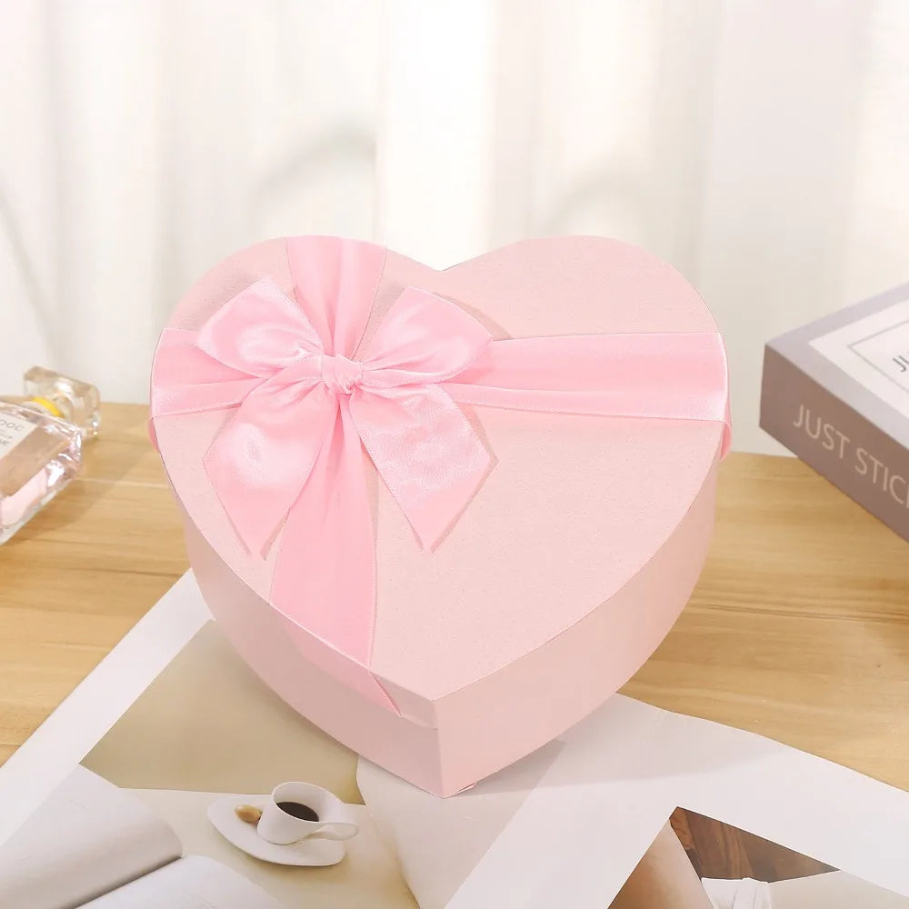boîte cadeau forme cœur rose rouge bleu marine papier kraft satinée classique mariage fête