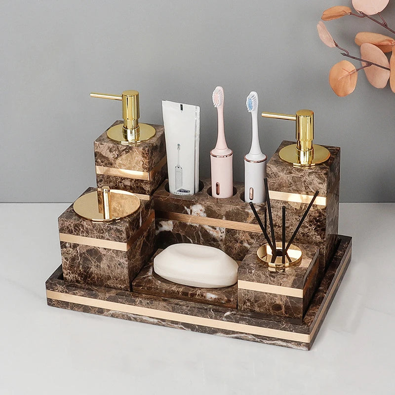 ensemble salle bain marbre moderne marron doré distributeur savon tasse brosse dents adhésif