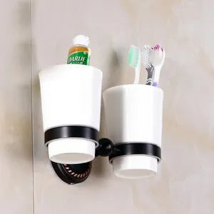 accessoires salle bain noir classiques rondelles dorées porte serviettes savon papier toilette brosse wc