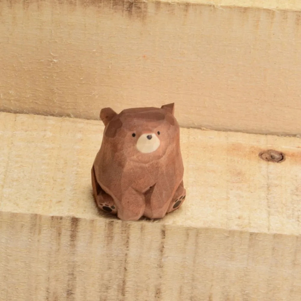 statues animaux ours blanc noir marron clair yeux noirs pattes rouges artisanal moderne