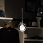 suspension lumineuse moderne noir argenté transparent serviettes peignoirs osier decoration interieur minimaliste