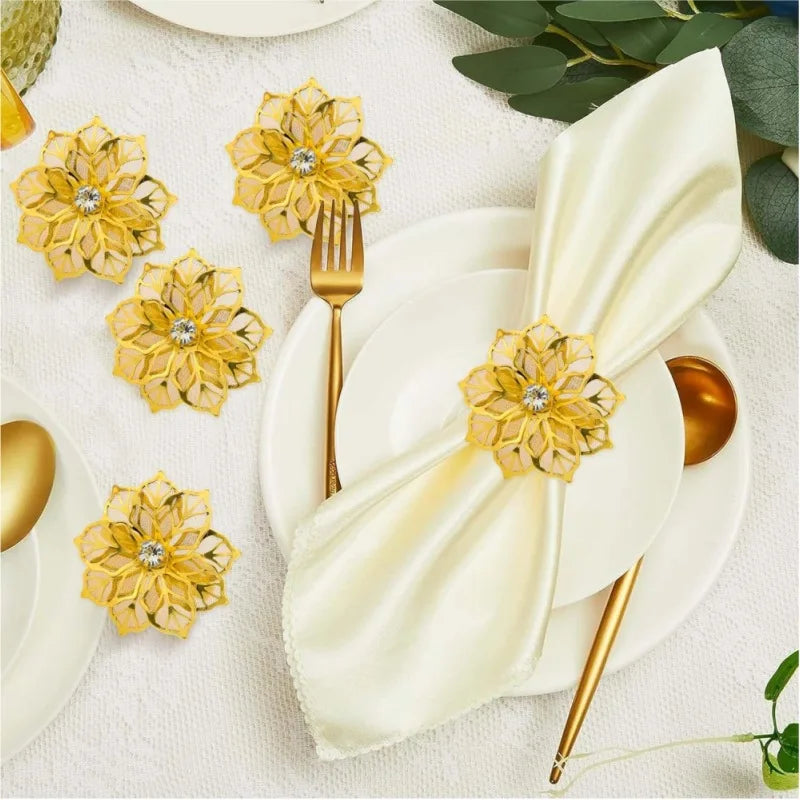 boucles serviette métal or blanc fleurs élégantes décoration table anniversaire mariage accessoires événementnels respectueux