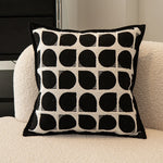 taies d'oreiller décoratives noires blanches motif fleur jacquard respectueuses environnement polyester modernes maison hospitalière