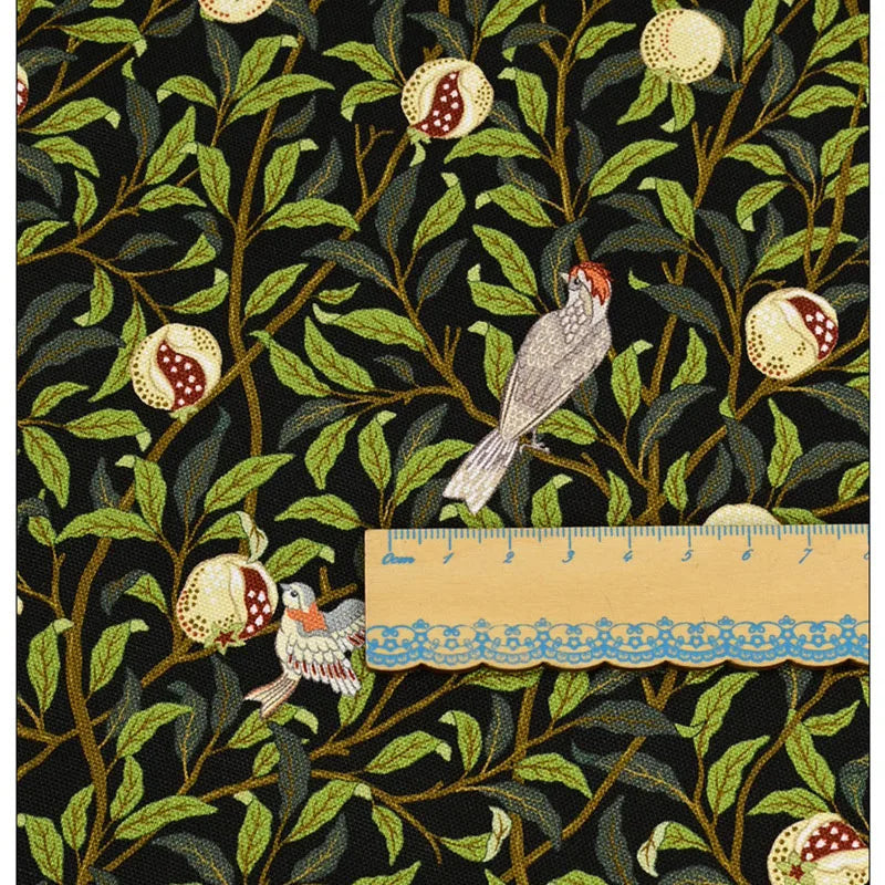 tissu coton imprimé fleurs oiseaux art nouveau noir blanc vert beige rose grisbranches feuilles