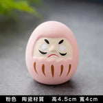 statue daruma gris relief sculpté artisanal traditionnel maison décoration bouddhiste
