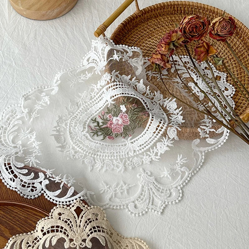 serviette table dentelle blanche broderie florale vintage décorative cuisine fête
