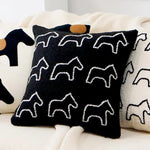 housse coussin brodé chevaux stylisés moderne marron noir blanc 45x45cm polyester adhésif chambre maison