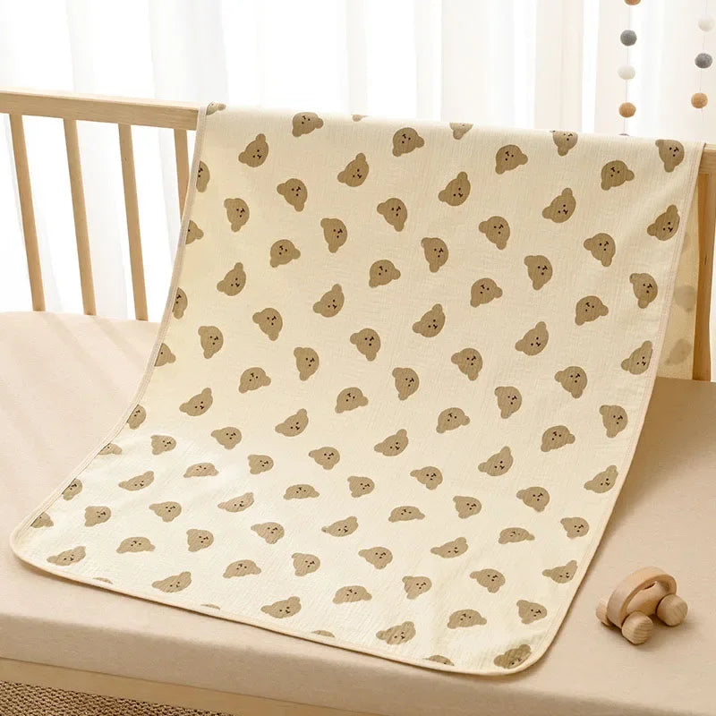 serviettes bébé imprimées visages coeurs beige enfantin couverture couches motifs décoratives