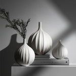 vase céramique blanc minimaliste moderne lignes horizontales decoration interieur fleurs sèches