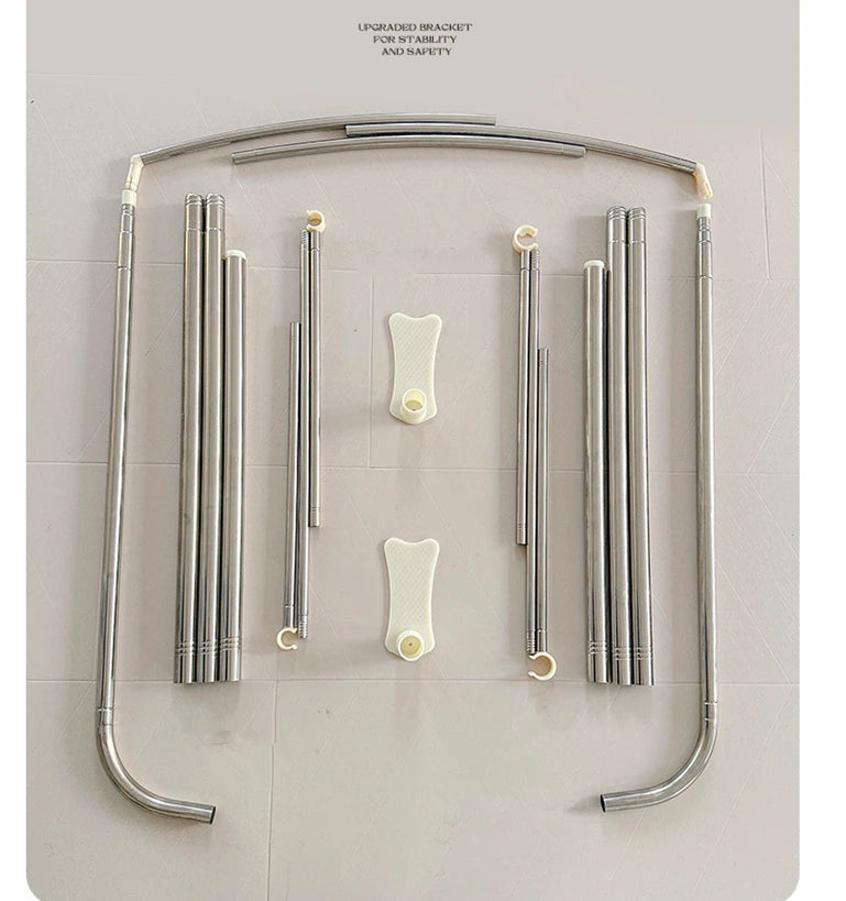 Éléments métalliques en acier inoxydable et accessoires blancs composant une pièce détachée pour assurer la stabilité et la sécurité du produit.