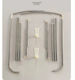 Éléments métalliques en acier inoxydable et accessoires blancs composant une pièce détachée pour assurer la stabilité et la sécurité du produit.