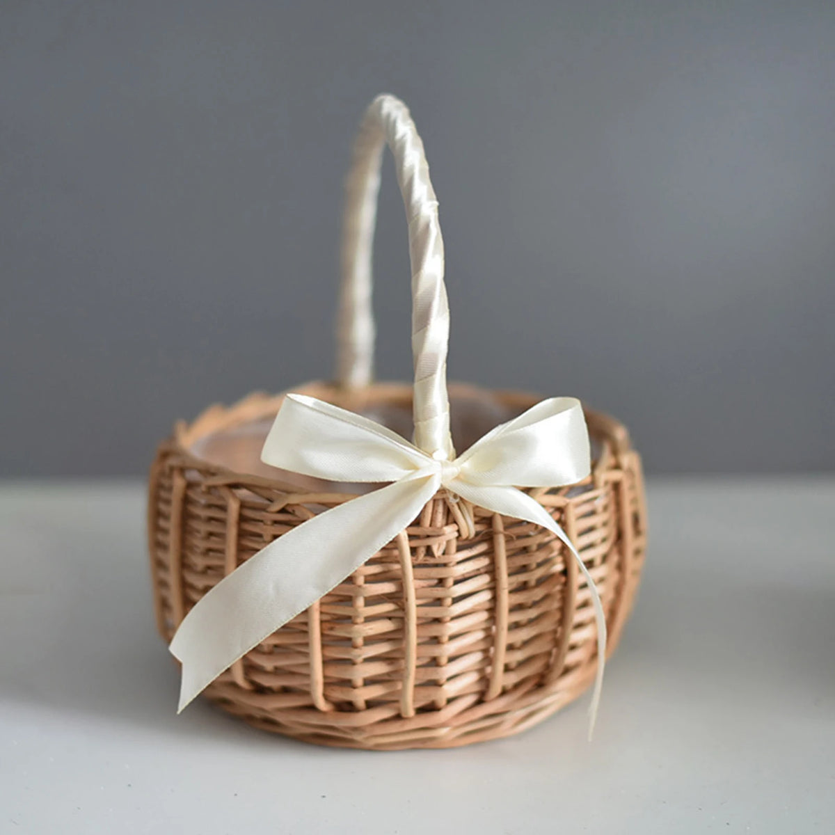 panier rotin tressé traditionnel beige clair poignée ruban blanc stockage rangement utilisation multipleDecorationFleurs