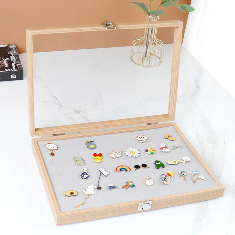 boîte bijoux contemporaine verre transparent fond noir pin's rectangle minimaliste respectueux environnement