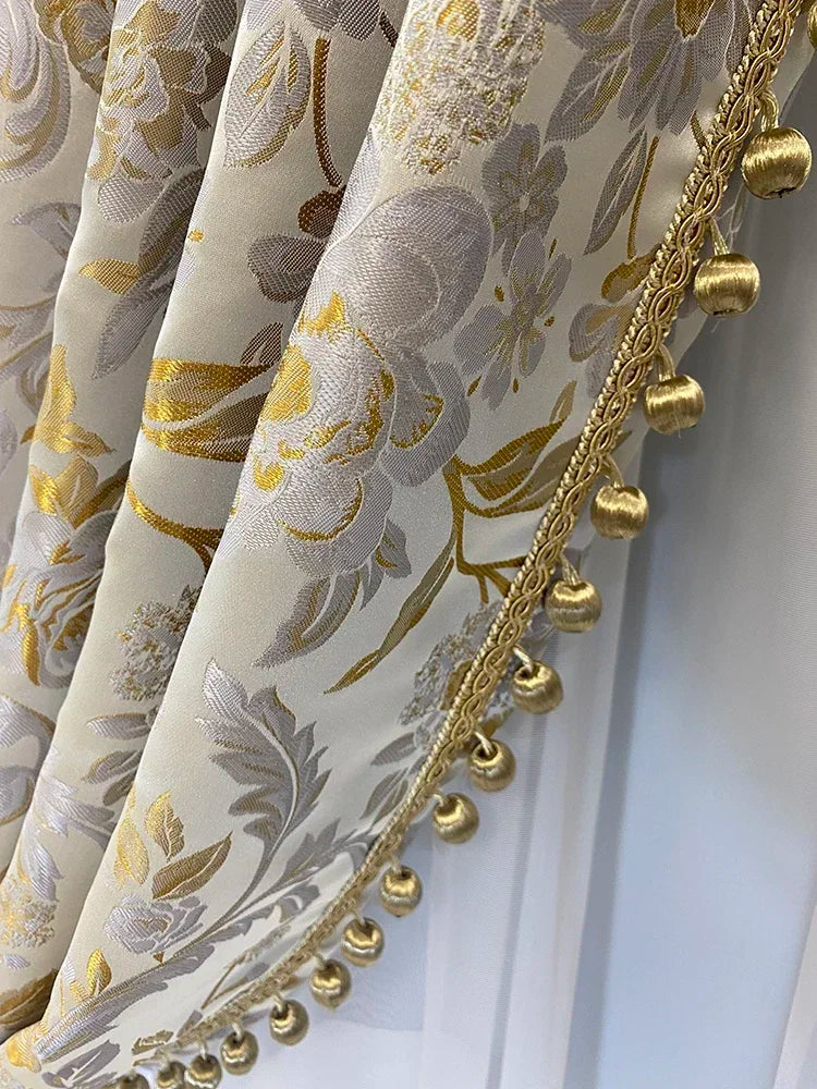 rideau occultant blanc gris doré motif floral brodé classique salon chambre