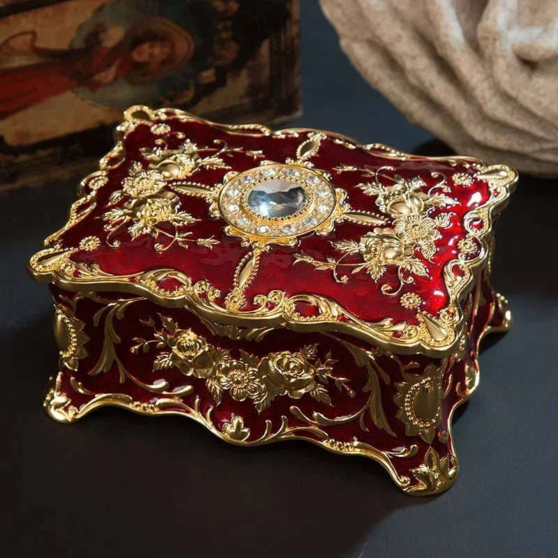 boîte bijoux métal rouge bleu ornementation florale strass intérieur noir baroque respectueux environnement