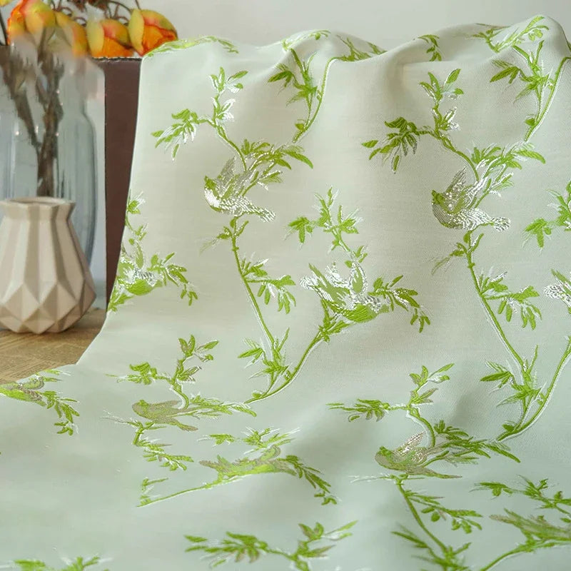 tissu brocart vert feuilles branches oiseaux motifs decoratifs polyester large 150cm variable opacity floral