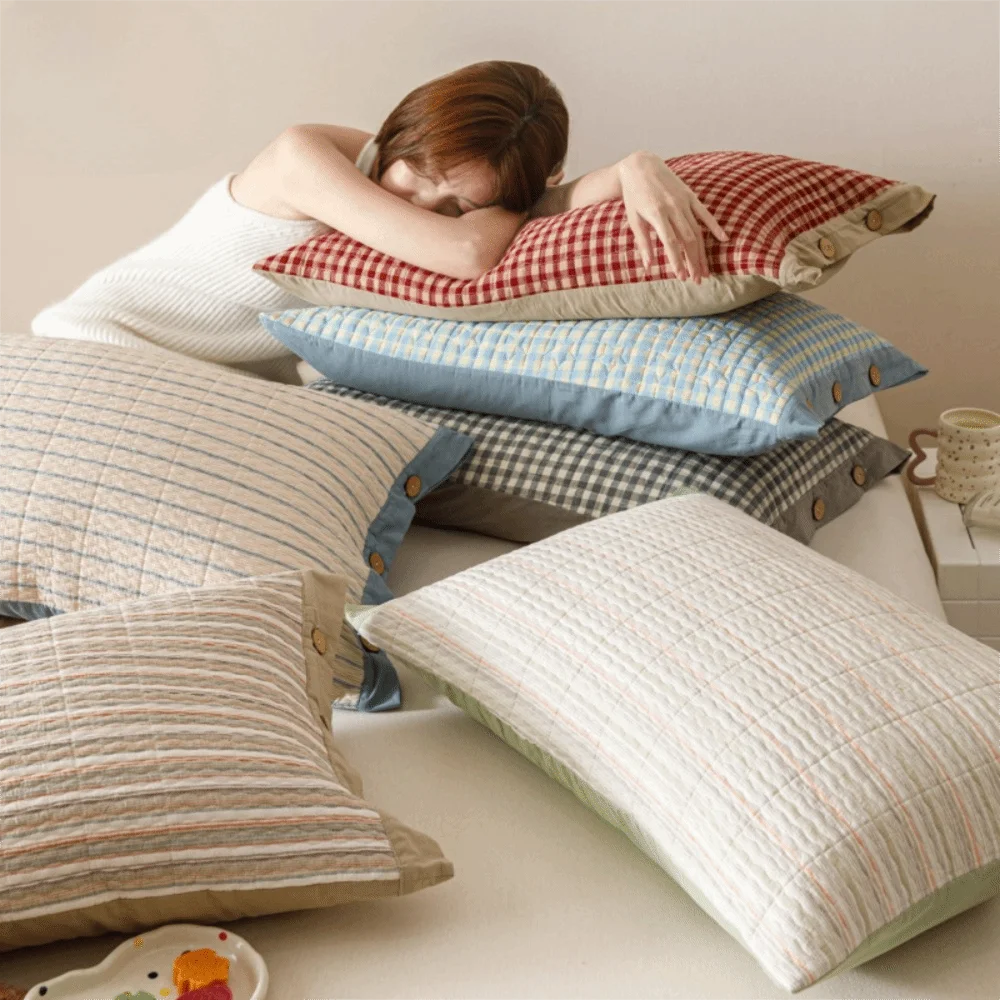 housse coussin rectangulaire coton polyester carreaux rayures bleu clair rouge gris clair moderne fixation