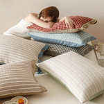 housse coussin rectangulaire coton polyester carreaux rayures bleu clair rouge gris clair moderne fixation