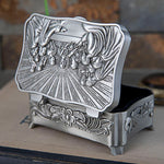 boîte bijoux argentée relief cène intérieur noir bouton pression artisanal classique organiser trésors transparente