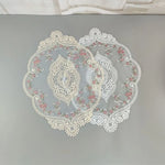 serviette table brodée dentelle florale blanc rose pâle vintage romantique tissu anti brûlure table