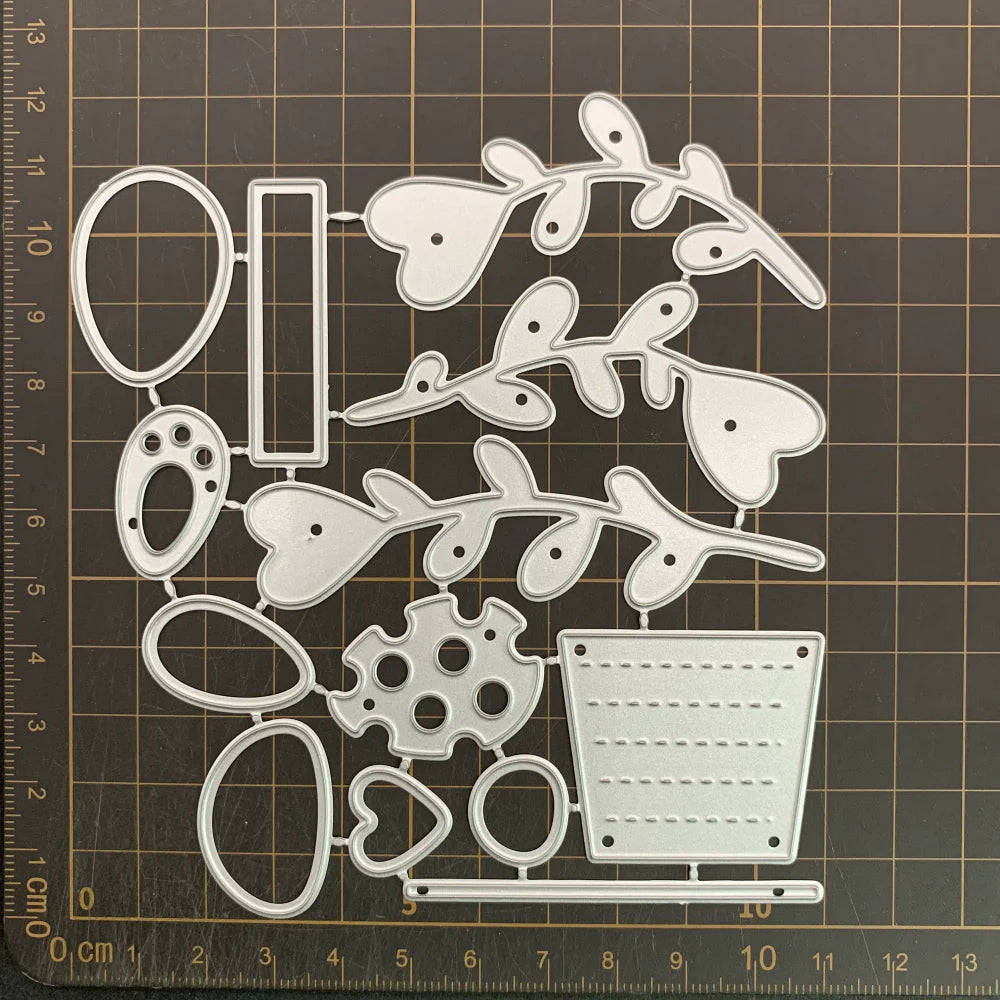 ciseaux découpe blancs motifs floraux géométriques artisanal papier cartonné bricolage scrapbooking