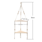Vue d'ensemble de l'étagère murale triangle dans un intérieur boho avec décoration naturelle