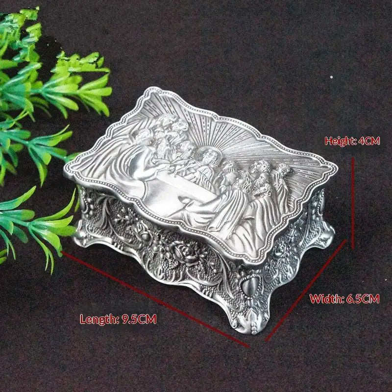 boîte bijoux argentée relief cène intérieur noir bouton pression artisanal classique organiser trésors transparente