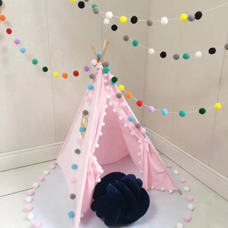 guirlande pompons rose jaune vert bleu blanc noir décoration enfant anniversaire noel mariage festivités