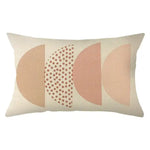 coussin rectangulaire polyester motif géométrique moderne beige orange noir blanc respectueux environnement qualité maison