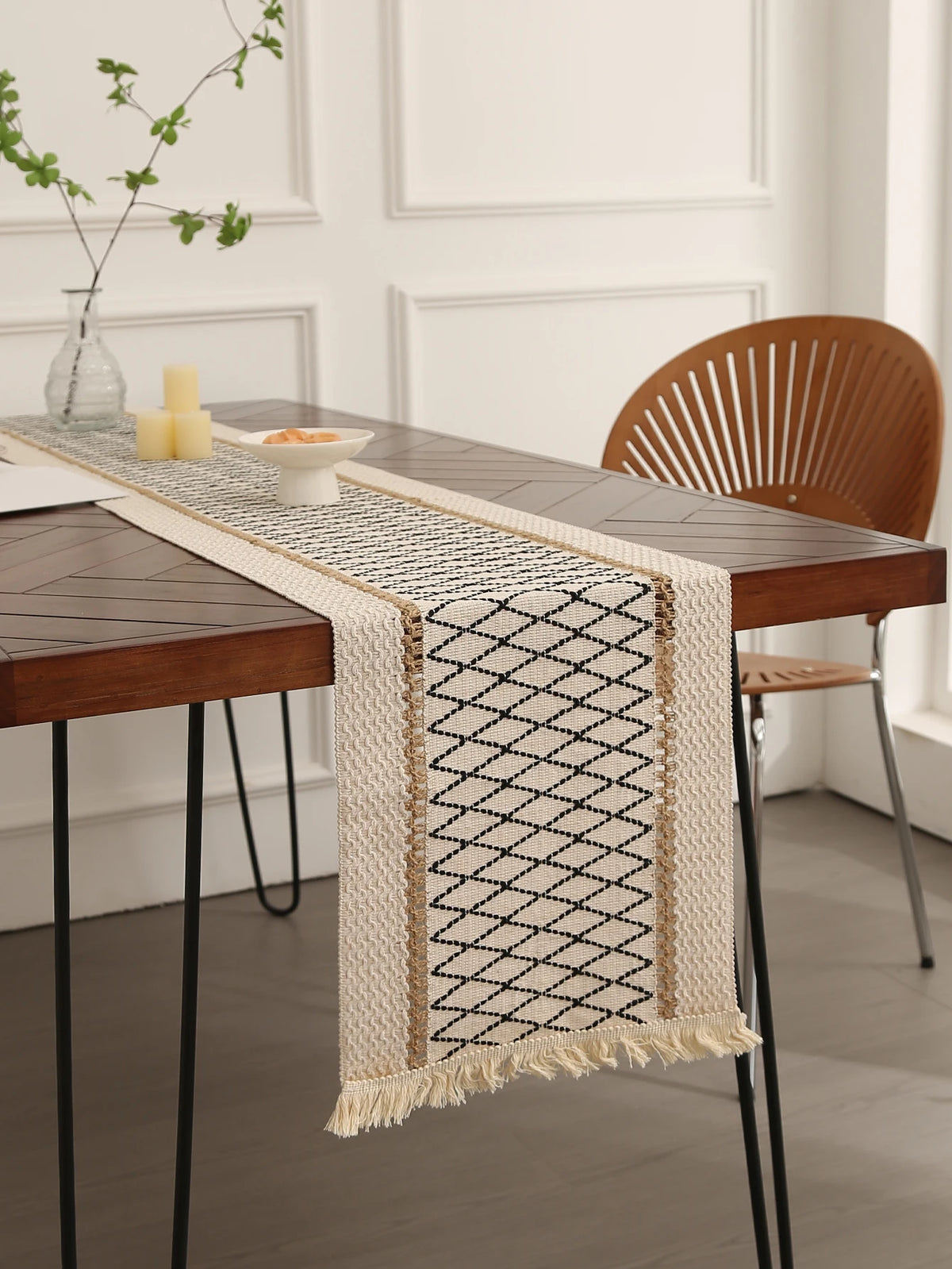 chinois bohème rustique table bois motif losange franges