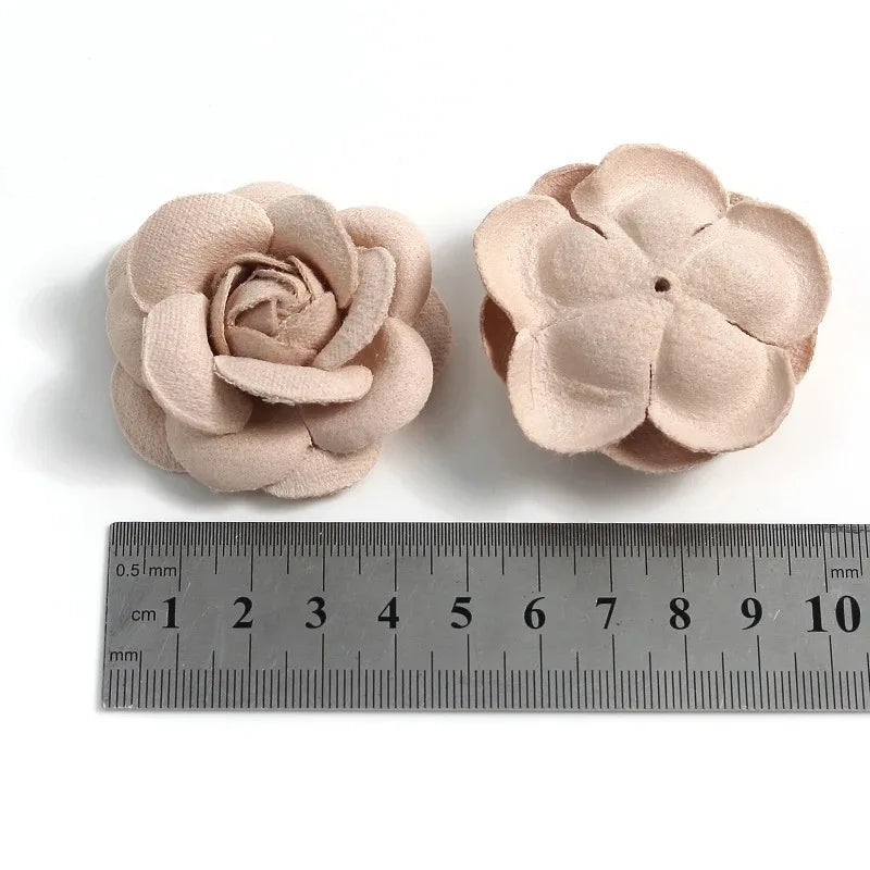 décoration intérieure artificielle roses soie détaillées blanc beige rose pâle noir opaques