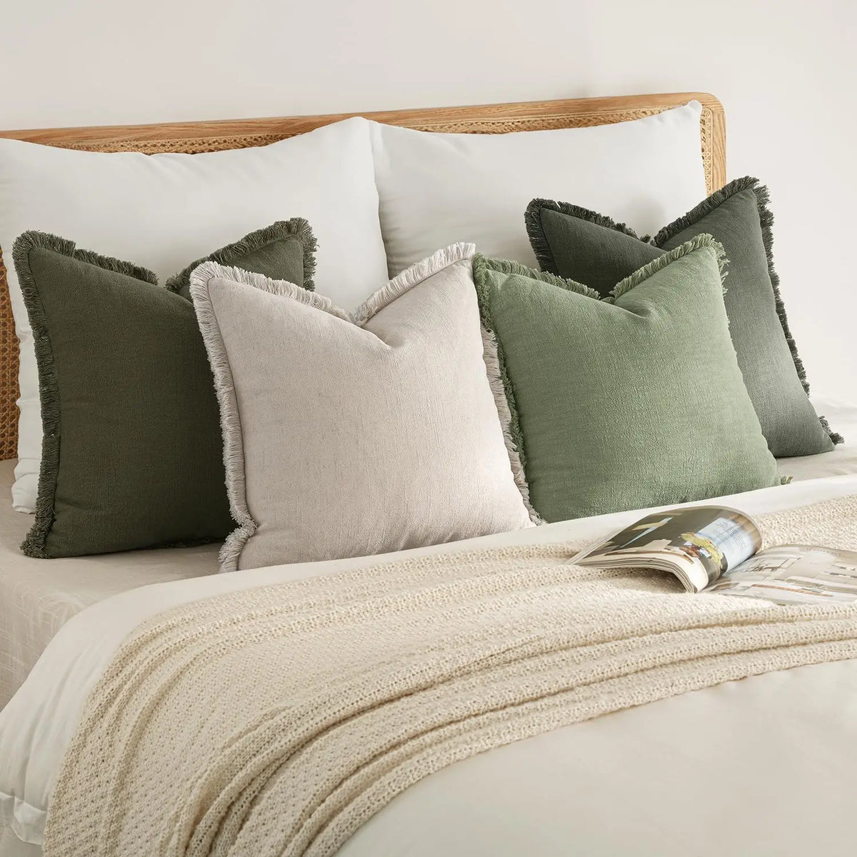 coussins décoratifs bohèmes lin texturé franges blanc cassé vert olive gris