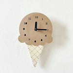 horloge murale forme glace rose blanc marron chiffres noirs deco enfantine originale