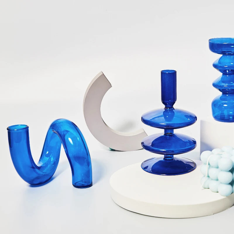 bougeoir moderne verre bleu cobalt texture ondulée décoration intérieure vase support blanc bougie blanche