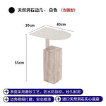table basse moderne minimaliste marbre noir radio vintage vase couverts