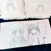 set table kawaii anime personnages féminins cœurs étoiles rose blanc motifs franges tapis coussins
