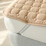 matelas épais blanc texture quadrillée antiacariens antibactéries breathable silent hypoallergenique elasticband