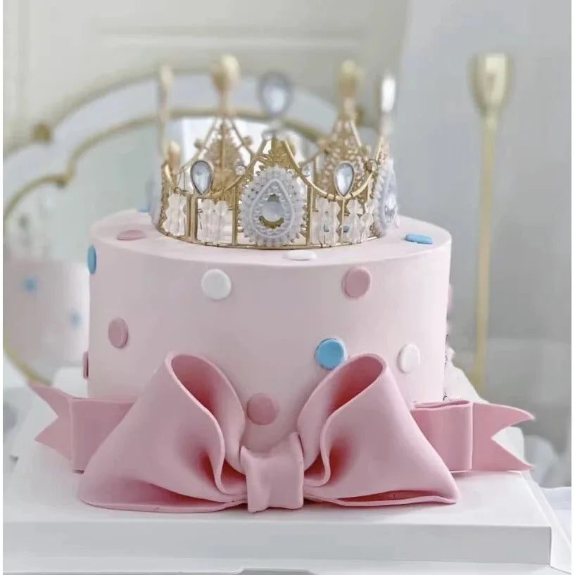 gâteau factice décoration mariage anniversaire noël valentin blanc rose rubans festive moderne