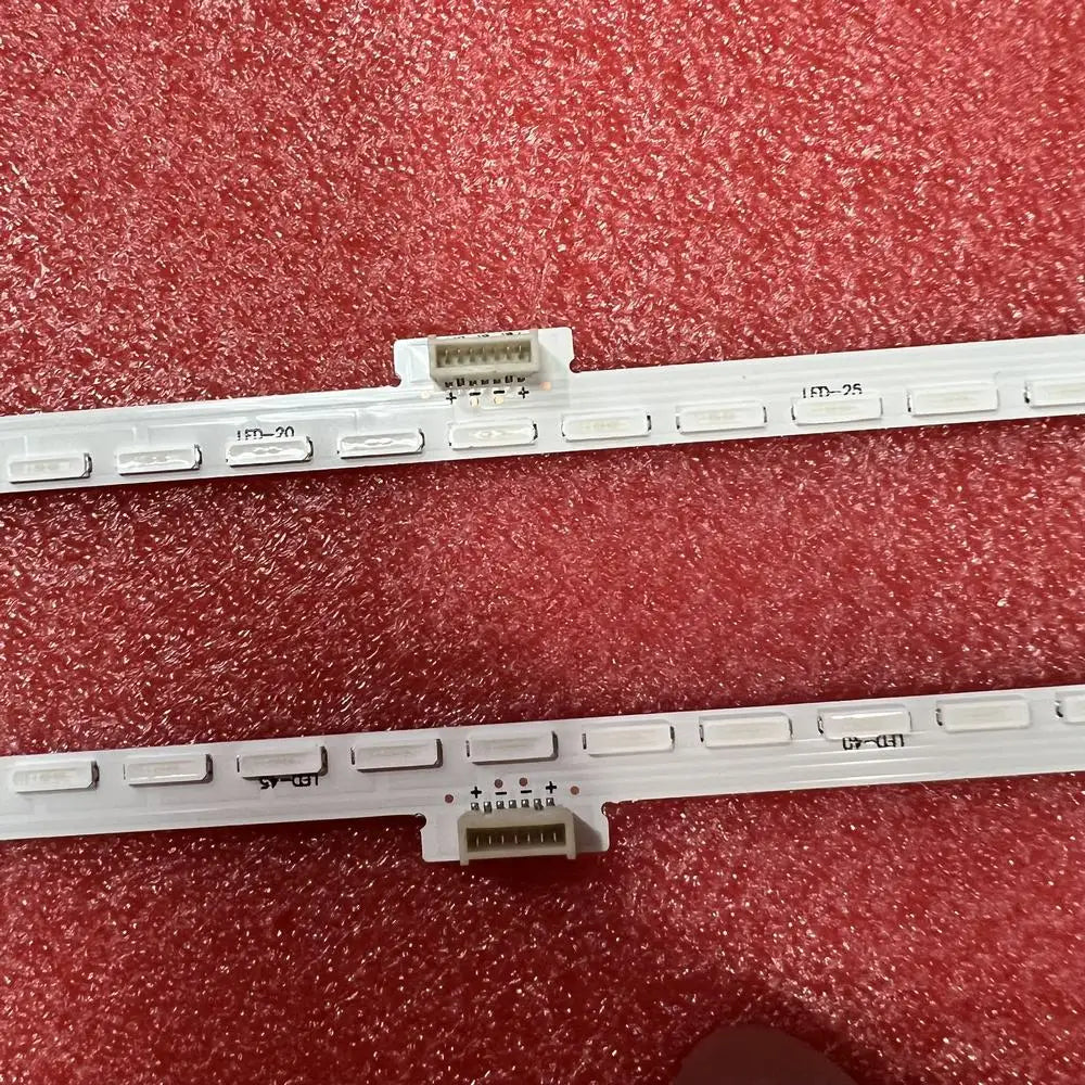 bande led blanc argentée fixations connecteurs écran tv fond texturé rectangles lumineux