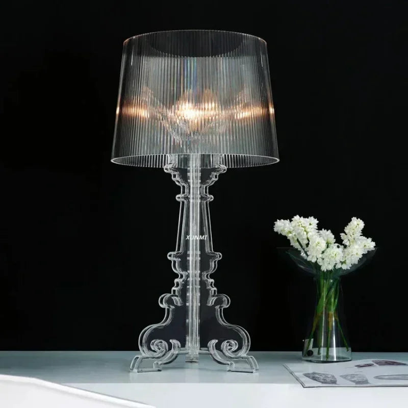 Lampe fantôme baroque éclairée dans une chambre à coucher moderne