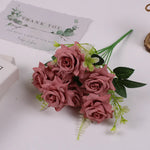 décoration intérieure bouquet artificiel roses soie classique blanc violet noir