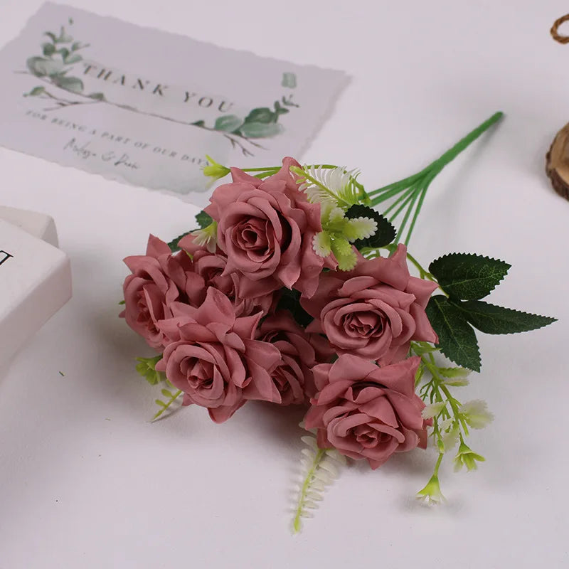 décoration intérieure bouquet artificiel roses soie classique blanc violet noir