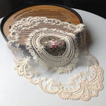 serviette table beige broderie florale dentelle classique vintage tissu rond decoration