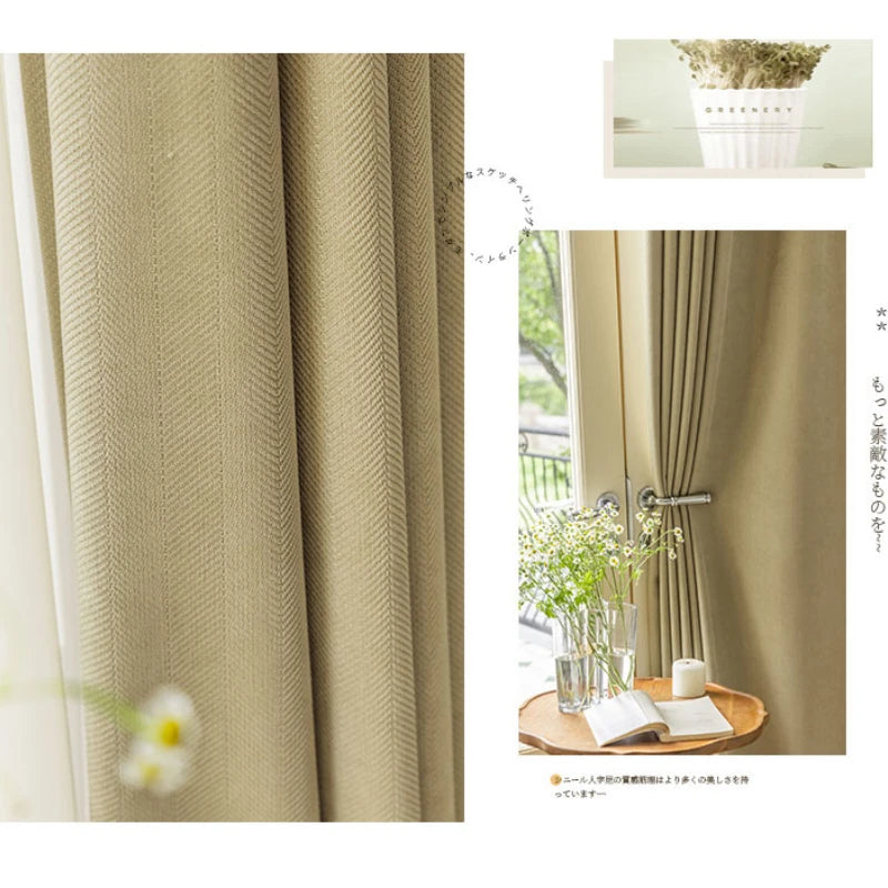 Mesure personnalisée d'un rideau noir pour fenêtre