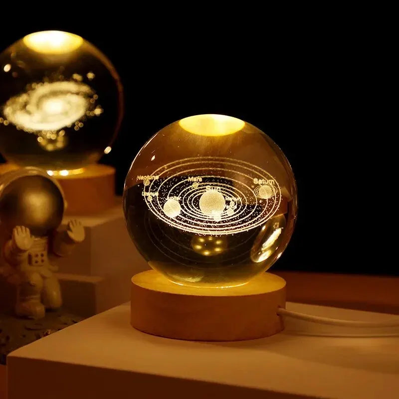 veilleuse led sphère lumineuse système solaire gravé astronaute support bois moderne transparente chambre deco