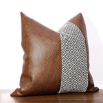 coussin carré marron clair texture cuir moderne utilisation décoration lit canapé voiture