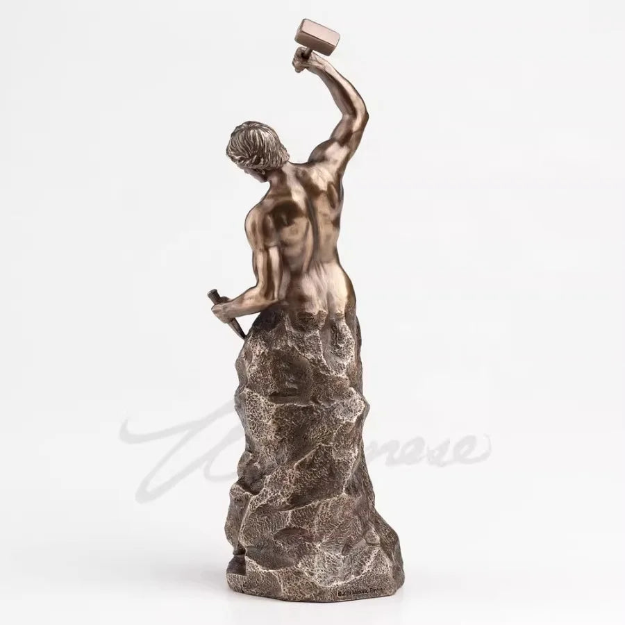 statue décorative bronze corps musclé base rocheuse classique mythologique homme marteau structure rocheuse