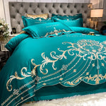 ensemble literie classique broderie dorée motifs floraux beige rouge violet bleu vert